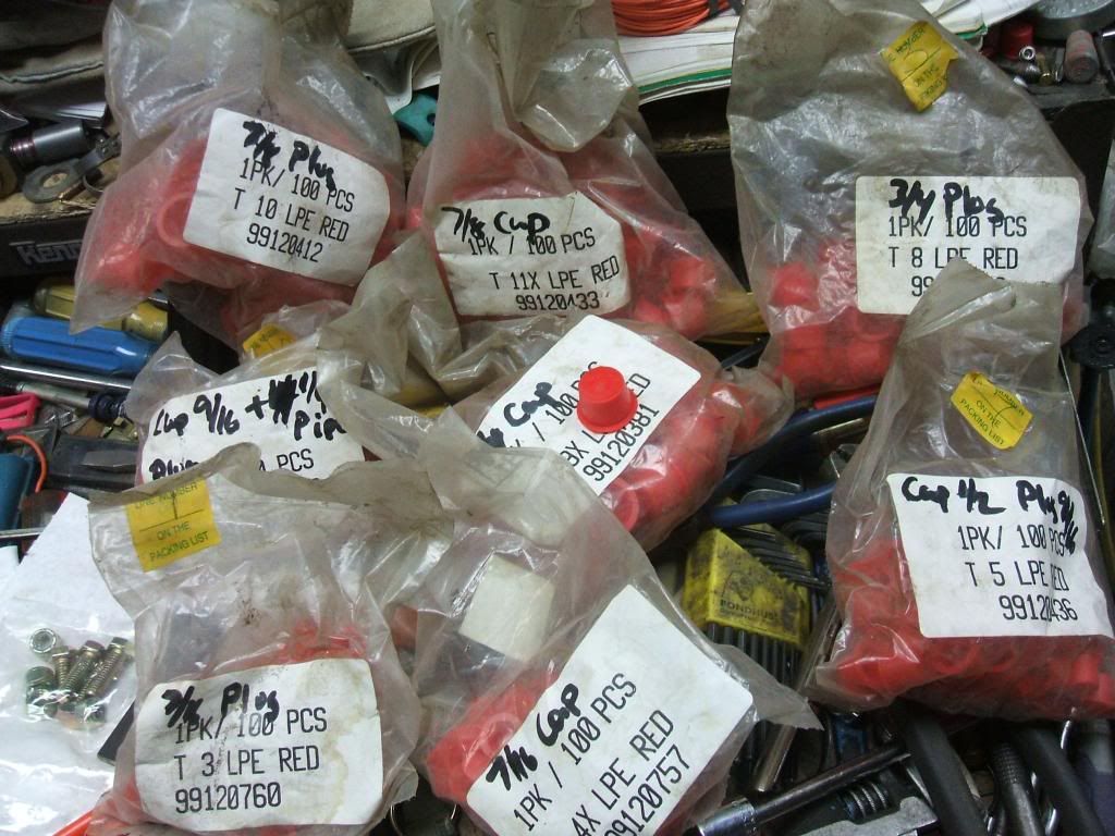 Plugs and caps for hydraulic lines. Skidsteer Forum Bobcat, New