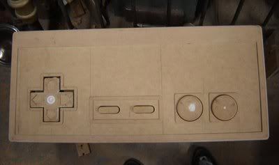 Mesa de centro que é controle de NES gigante