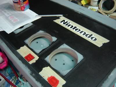 Mesa de centro que é controle de NES gigante