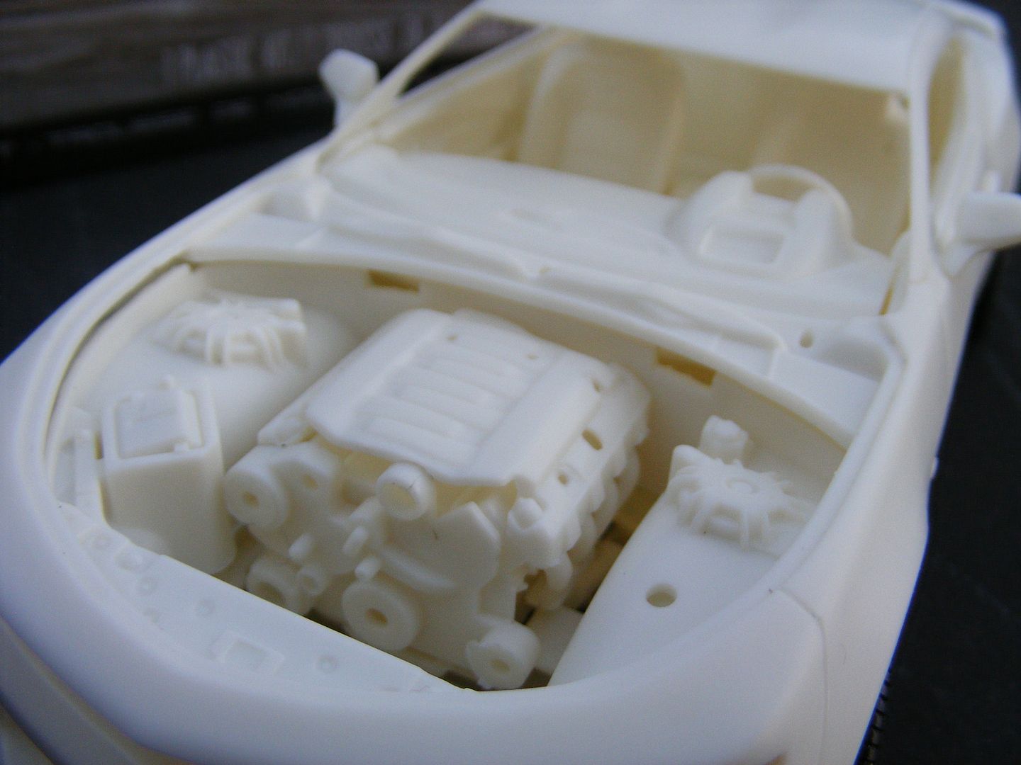 AMT%202016%20Camaro%20Model%20Kit%20010_