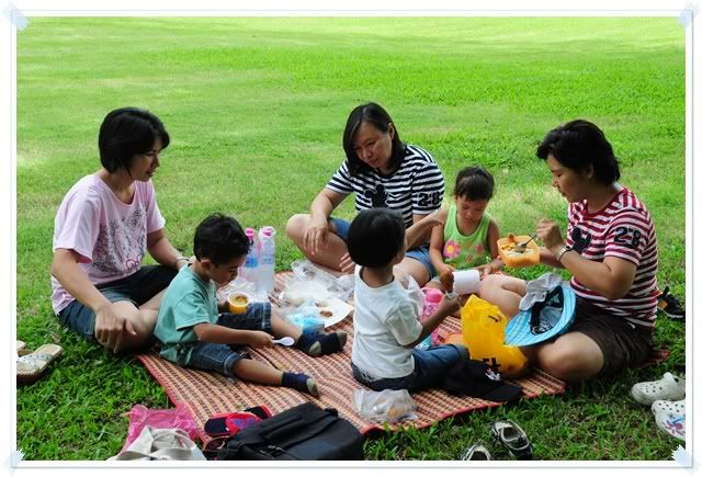 4 ก ค 52 ขี่จักรยานที่สวนรถไฟครับ