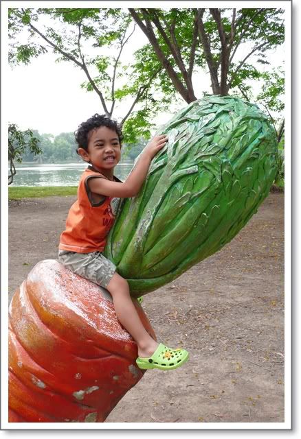 พุทธมณฑล เล่นน้ำที่บ้าน