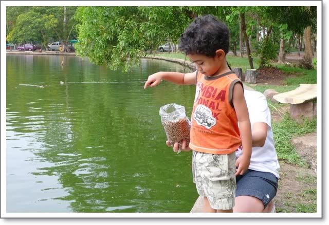 พุทธมณฑล เล่นน้ำที่บ้าน