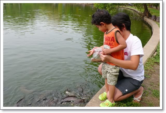 พุทธมณฑล เล่นน้ำที่บ้าน