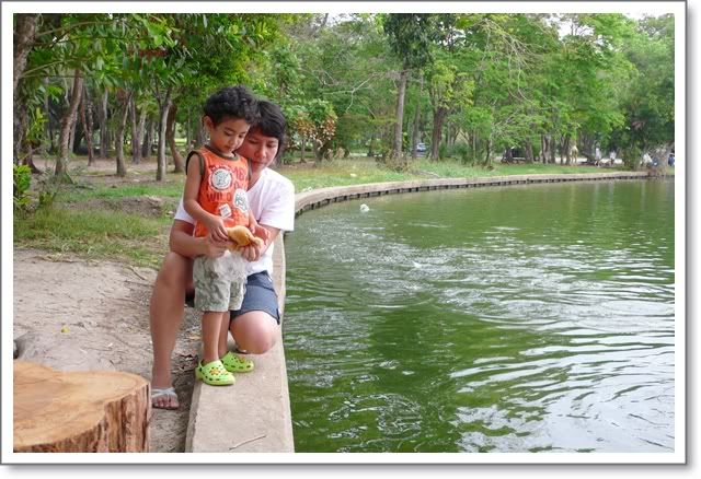 พุทธมณฑล เล่นน้ำที่บ้าน