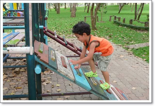 พุทธมณฑล เล่นน้ำที่บ้าน