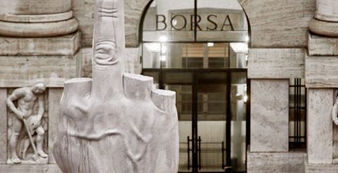 photo maurizio-cattelan-LOVE-640x290_zpsca04a0f4.jpg