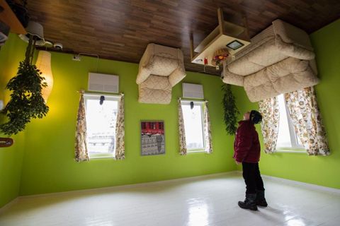 photo 1cefbcc3-ac61-4b2a-8b29-f5b84663b4a5_russia-upside-down-house-living-room_zpsec720f3e.jpg