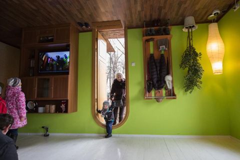 photo bd6e42d7-4e74-4026-9887-472442f47aa4_russia-upside-down-house-entrance_zpse809fa96.jpg