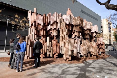 photo 4-corrugated-cardboard-pavilion-in-valencia-by-miguel-arraiz-david-moreno_zpse02ff82b.jpg