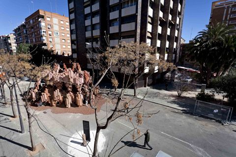 photo 6-corrugated-cardboard-pavilion-in-valencia-by-miguel-arraiz-david-moreno_zps55f473aa.jpg
