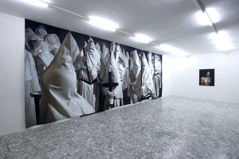 photo CH_2011_Veduta-parziale-della-mostra-3_Galleria-Artiaco_foto-Francesco-Squeglia_zps559690e7.jpg