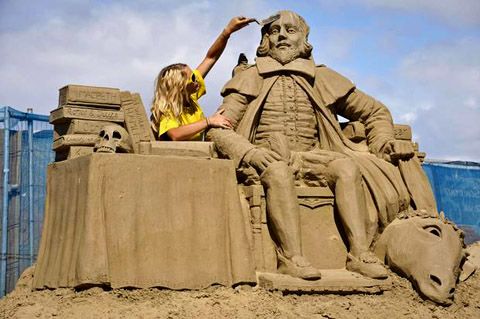 photo IN16659015Sandsculptorand_zpsd645e6e5.jpeg