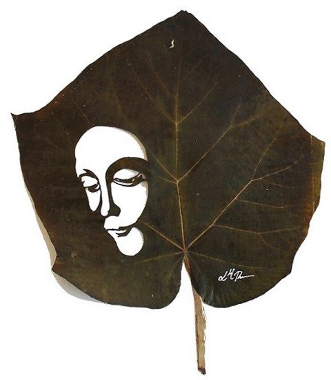 photo madonna-30-cm-x-26-cm-species-paulownia_zps61f8f89b.jpg