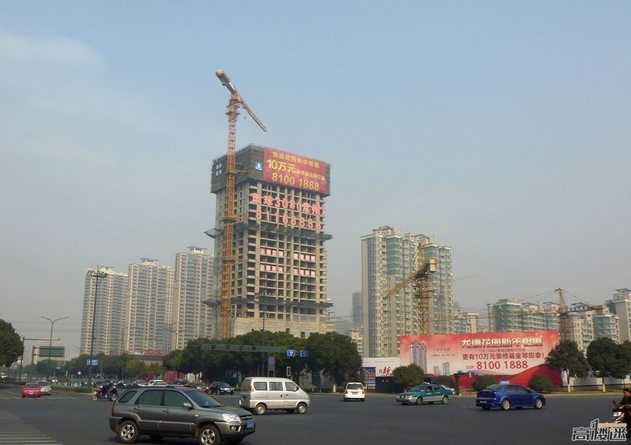 CHANGZHOU Runhua Global Center 300m 984ft 63 fl 147m 481ft