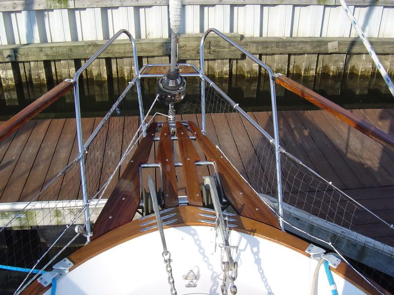 Lifeline netting and bow pulpit Community