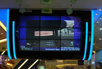 Nexus Digital Signs @ Samsung Low Yat Plaza Multi-Panel Display