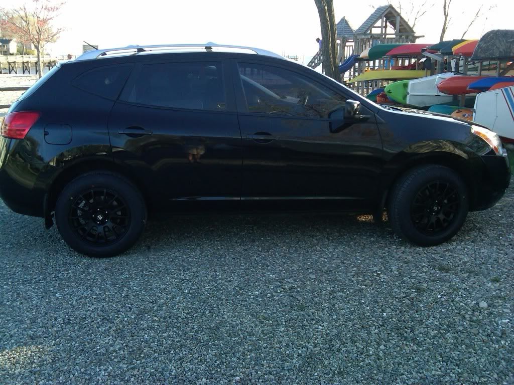 Nissan rogue with black rims #2